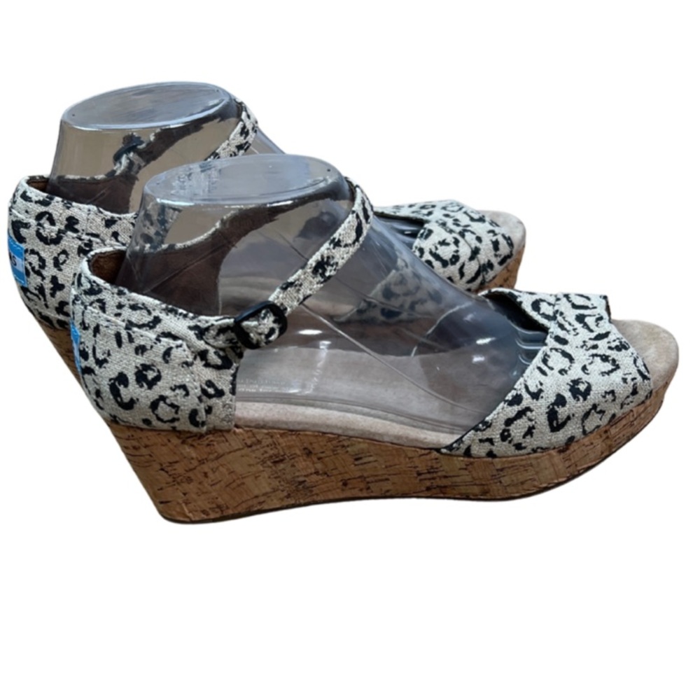 New Toms cheetah print platform wedge ankle
Strap open toe sandals 8 - Picture 2 of 9